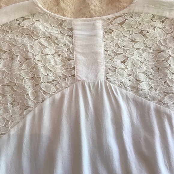😀 $30/3 Soft lace inset sleeveless blouse - Picture 4 of 6